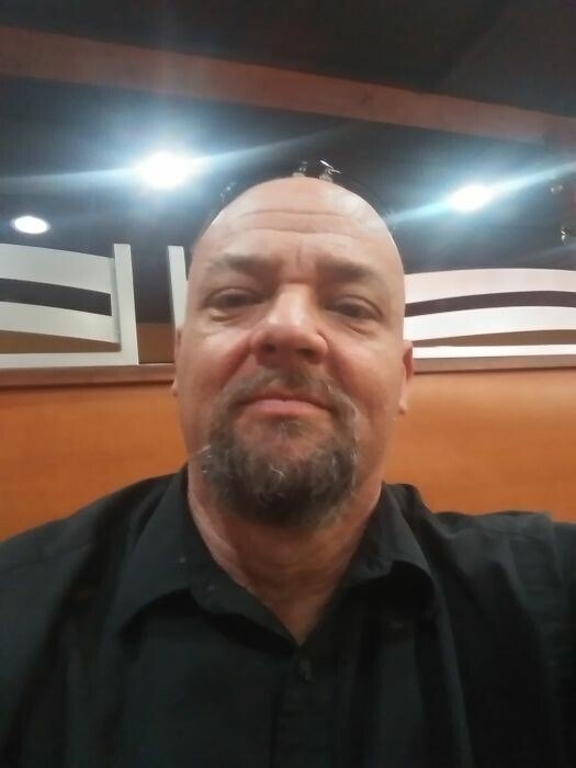 Mr.OraShields.Tromp, 32